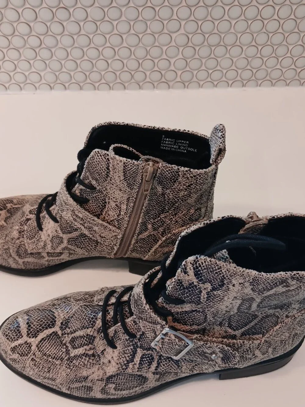 EXPRESS Snakeskin Printed Lace Up Combat Ankle Boots Shoes 9 Booties
